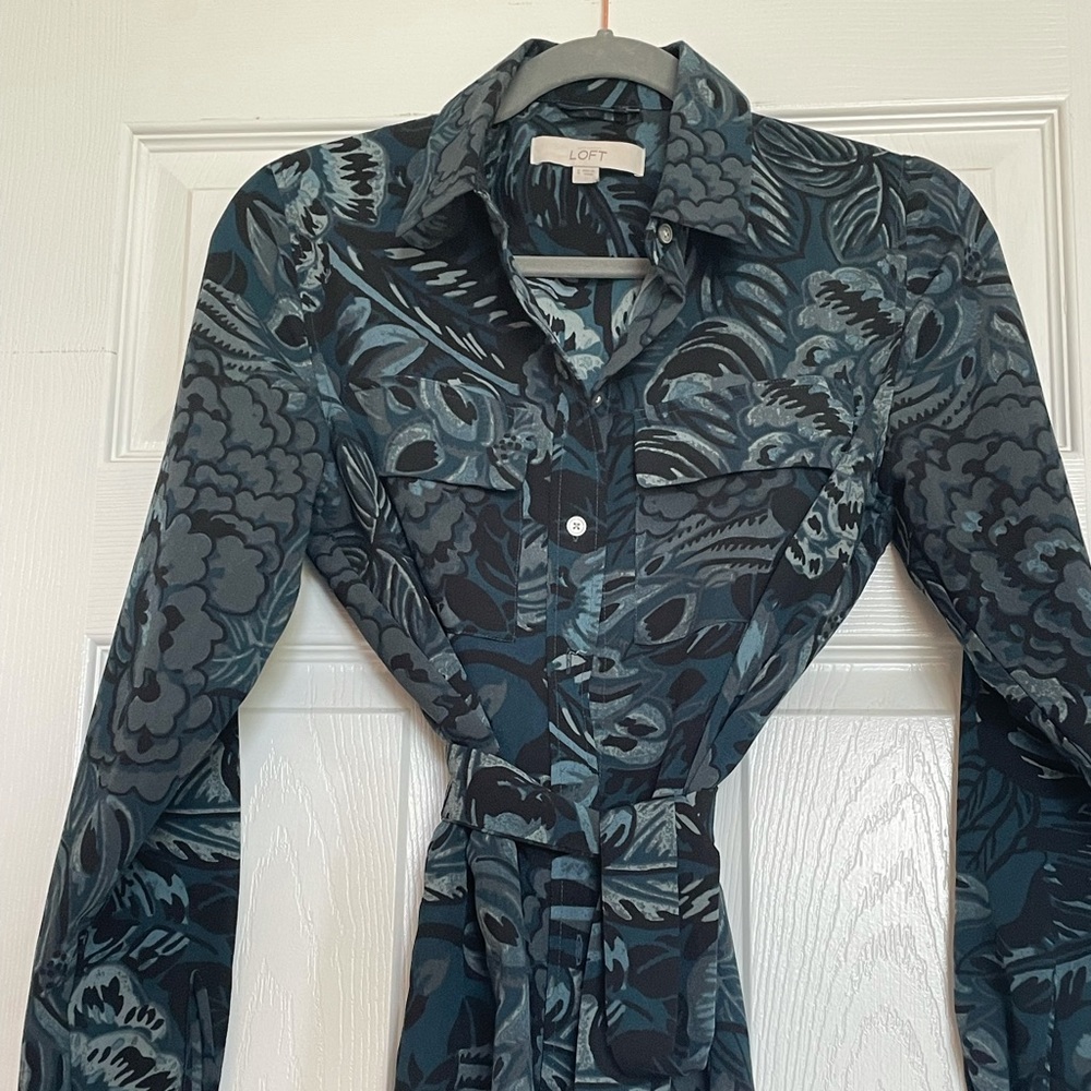 LOFT Women’s Floral Shirtdress size: Small